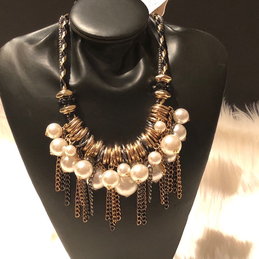Statement pearl mix necklace